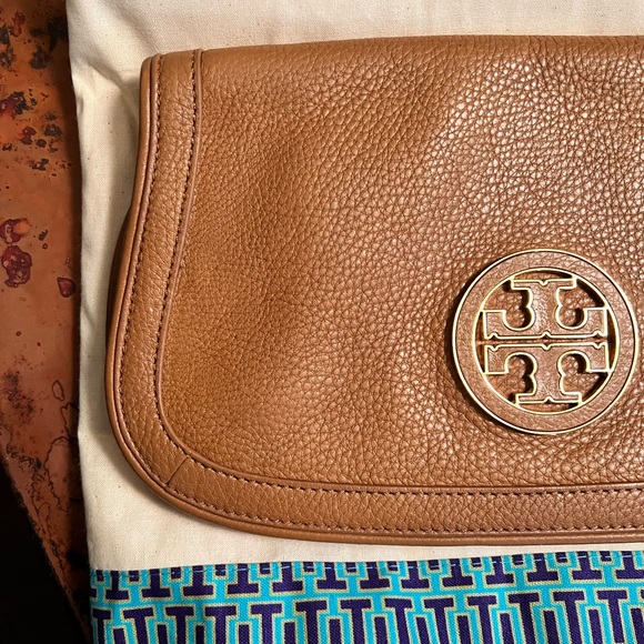 Tory Burch 2 in 1 Tan Leather Bag w Gold Accents. Cross body bag & clutch - Picture 3 of 16